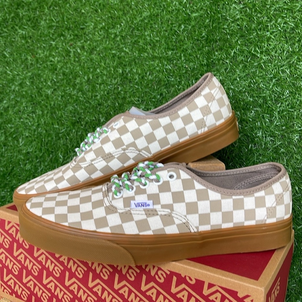Vans Men’s Authentic
Checkerboard Moon Rock
VN0009PVCH8
Sneakers - Picture 7 of 16